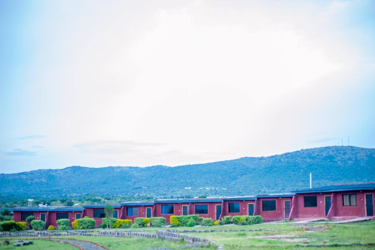 Endeem Mara Resort Ololaimutiek Esterno foto